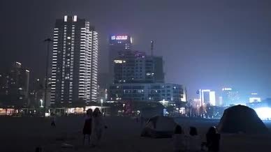 夜景城市夜景海边沙滩游玩视频的预览图